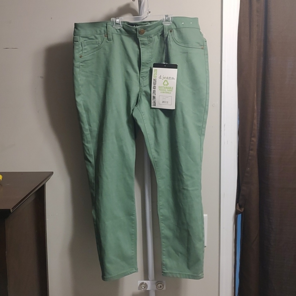 NWT Pastel Green Ankle Jean